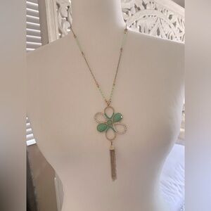Flower pendant long necklace in color gold and green